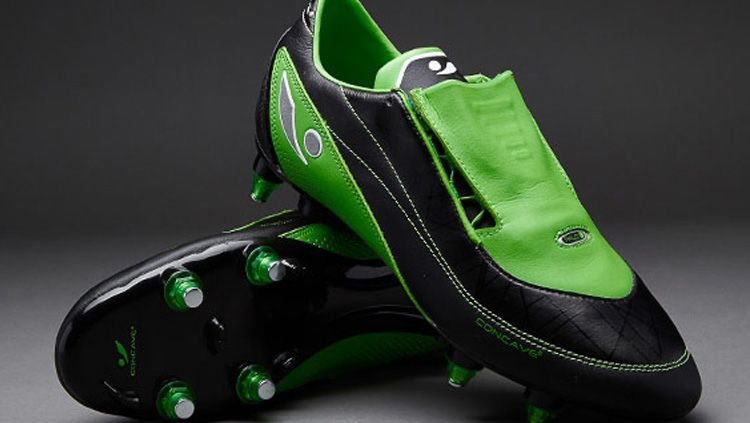 Concave Halo 1 SG - Black/Green. Copyright: © Footy Boots