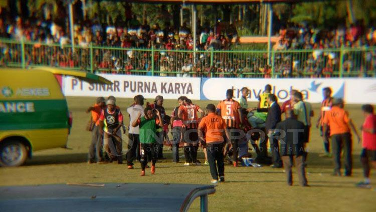 Insiden kontra Perseru Serui, Pemain PSM Makassar nyaris meninggal. Copyright: &copy; Muhammad Nur Basri/INDOSPORT