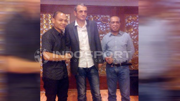 Manajemen Persiba Balikpapan meresmikan Milomir Seslija sebagai pelatih baru. Copyright: &copy; Teddy Rumengan/Indosport