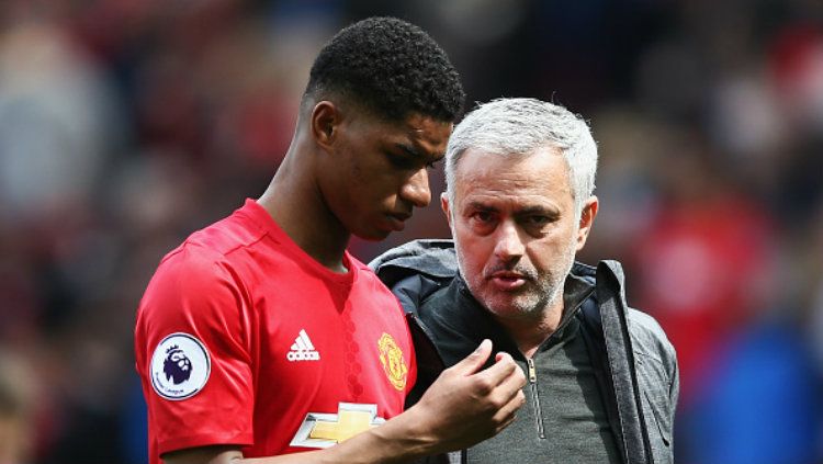 Pelatih Manchester United, Jose Mourinho beserta anak asuhnya, Marcus Rashford. Copyright: © Jan Kruger/Getty Images