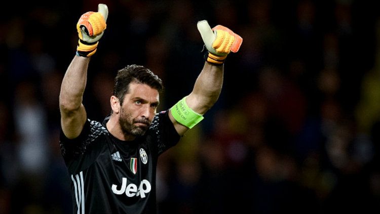 Usai dikalahkan oleh Napoli, Gianluigi Buffon lakukan aksi berkelas. Copyright: © Nicolò Campo/LightRocket via Getty Images