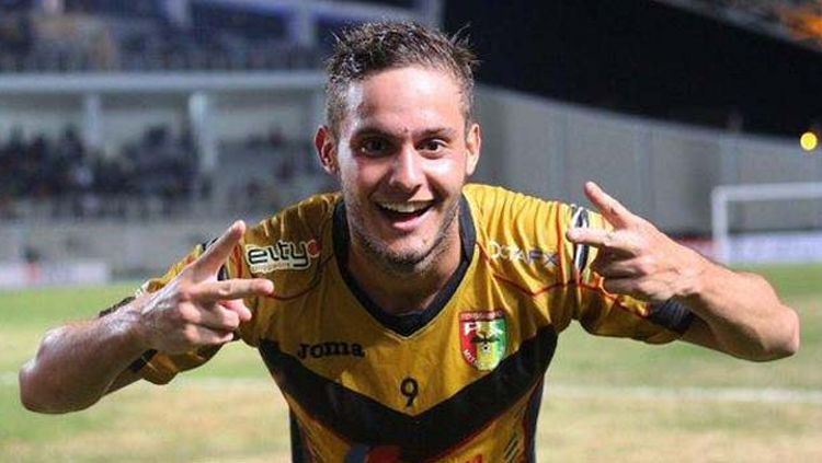 Patrick Cruz saat berseragam Mitra Kukar. Copyright: © bobotoh.id