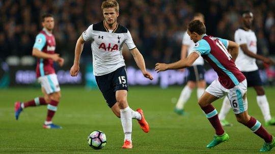 Eric Dier ketika menggiring bola dalam laga melawan West Ham United. Copyright: © Catherine Ivill - AMA/Getty Images