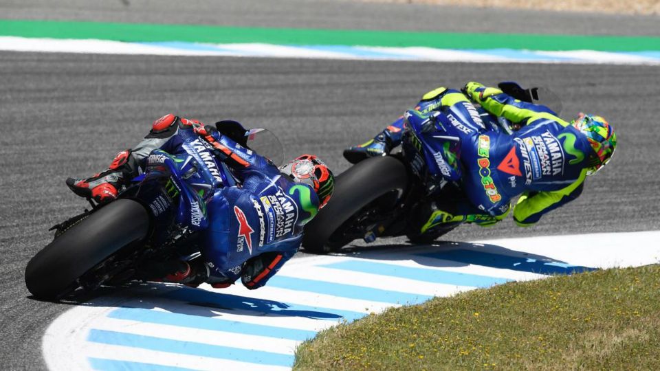 Valentino Rossi dan Maverick Vinales gagal naik podium di GP Spanyol. Copyright: © Twitter/Yamaha MotoGP