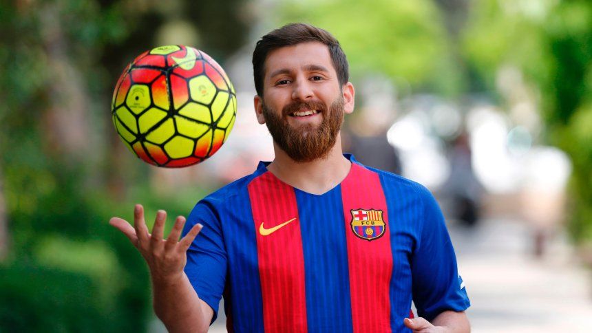 Reza Parastesh, kembaran Lionel Messi. Copyright: © AFP