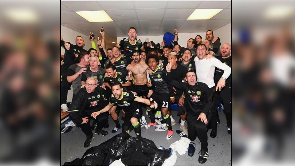 Selebrasi para pemain Chelsea. Copyright: &copy; Twitter Fabregas