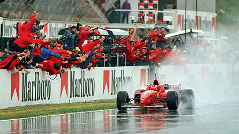 Michael Schumacher saat menang GP Spanyol 1996. Copyright: © Esentially Sports