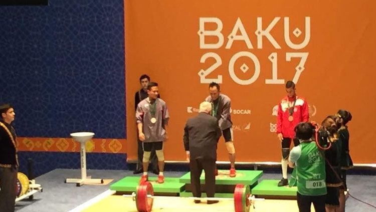 Medali emas pertama berhasil diraih dari cabang olahraga angkat besi di ajang Islamic Solidarity Games. Copyright: &copy; Muhammad Effendi/INDOSPORT