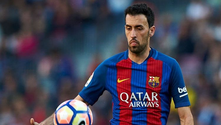 Sergio Busquets mengaku posisinya bakal terancam dengan kedatangan Frenkie De Jong ke Barcelona. Copyright: © fotopress/Getty Images