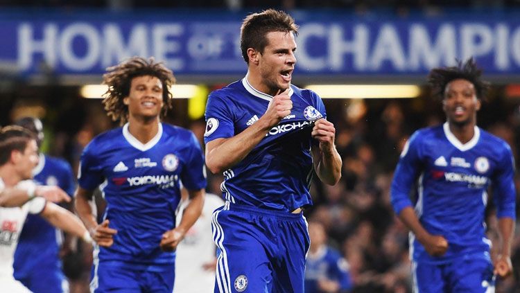 Cesar Azpilicueta saat melakukan selebrasi pada laga saat melawan Watford. Copyright: © Shaun Botterill/Getty Images