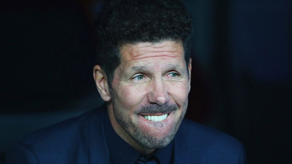 Pelatih Atletico Madrid, Diego Simeone, bisa jadi tetap dipertahankan klub meski baru saja kalah dari Real Madrid di LaLiga Spanyol, Sabtu (01/02/20). Copyright: © Clive Rose/Getty Images