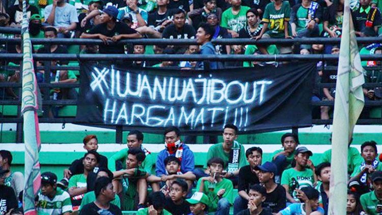 Bonek saat menemani tim kesayangannya bermain. Copyright: &copy; Emosi Jiwaku/Joko Kristiono