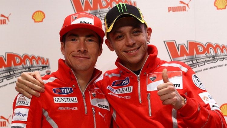 Valentino Rossi ketika berduet dengan Nicky Hayden di Ducati. Copyright: © Vladimir Rys/Getty Images