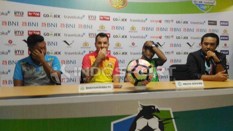 Konferensi Pers Bhayangkara FC vs Semen Padang. Copyright: © ZAINAL/INDOSPORT