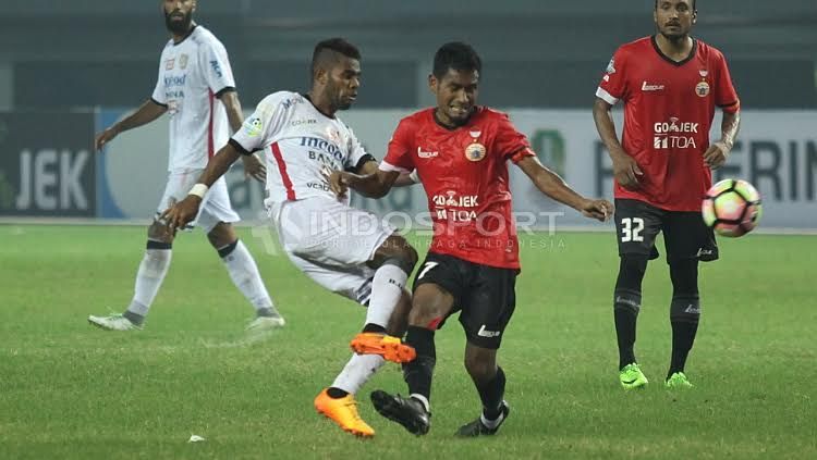 Ramdani Lestaluhu (kedua dari kanan). Copyright: © Herry Ibrahim/Indosport