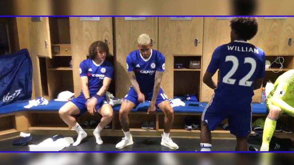 Tiga pemain Chelsea asal Brasil, David Luiz, Kenedy, dan Willian. Copyright: © Twitter Chelsea