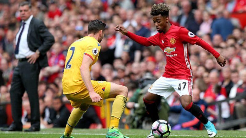 Angel Gomes saat melakukan debutnya di Old Trafford. Copyright: © Martin Rickett - PA Images / Contributor via Getty Images