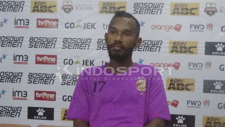 Muhammad Nur Iskandar memberikan statement usai laga melawan PSM Makassar. Copyright: © BASRI/INDOSPORT