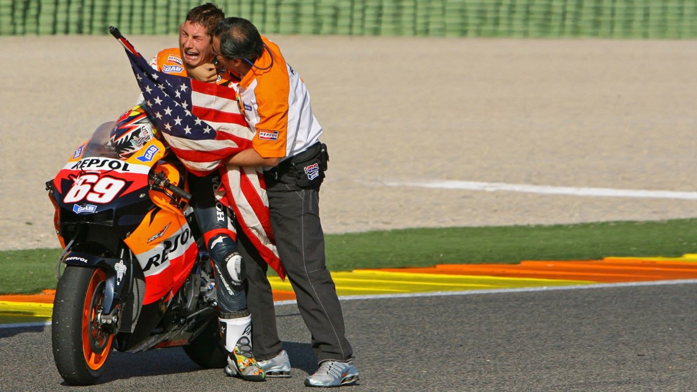 Nicky Hayden saat meraih gelar juara dunia MotoGP 2006. Copyright: &copy; Repsol Media
