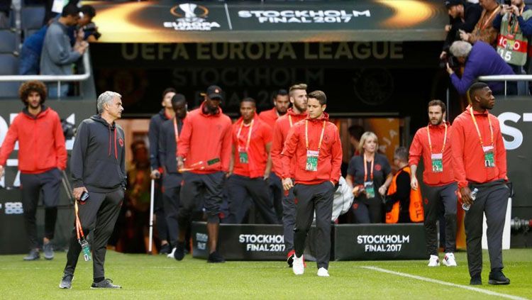 Pemain Manchester United saat akan jalani latihan. Copyright: © Reuters