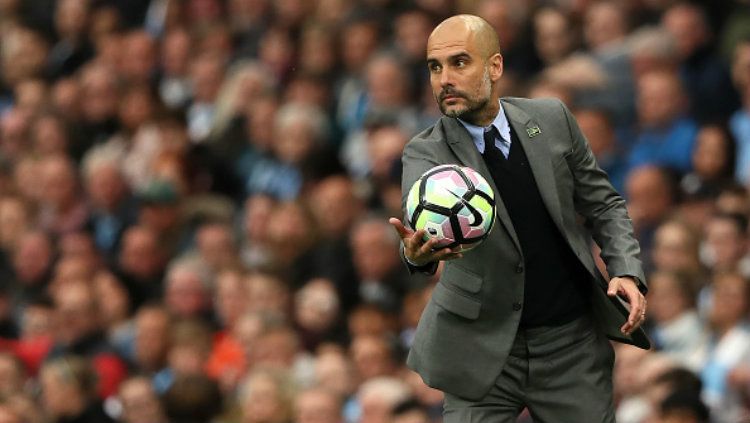 Pep Guardiola merasa Manchester City masih punya banyak pekerjaan rumah jelang lawan Schalke. Copyright: © Matthew Ashton - AMA/WBA FC via Getty Images