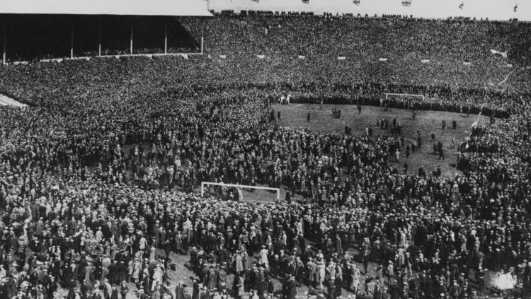 Laga final Piala FA 1923 dijuluki White Horse Final. Copyright: © PA:PRESS ASSOCIATION/The Sun