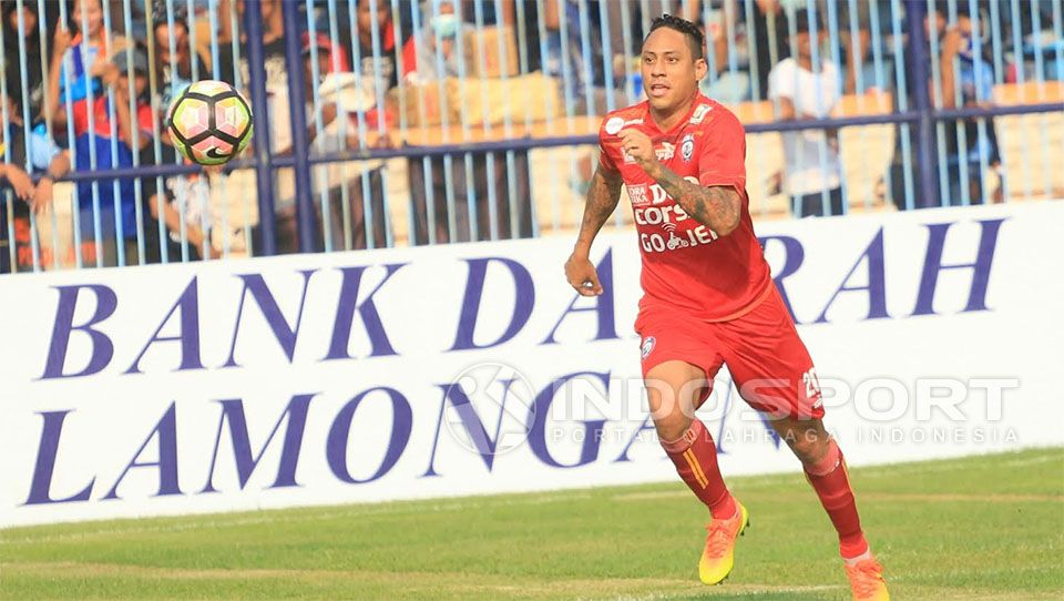 Juan Pablo Pino saat Arema FC melawan Persela Lamongan. Copyright: © Ian Setiawan/Indosport
