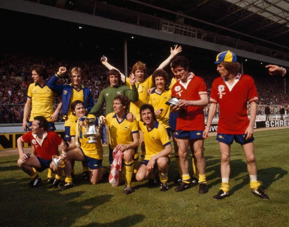 Para pemain Arsenal merayakan kemenangan Piala FA 1979. Copyright: &copy; BOB THOMAS SPORTS PHOTOGRAPHY/The Sun