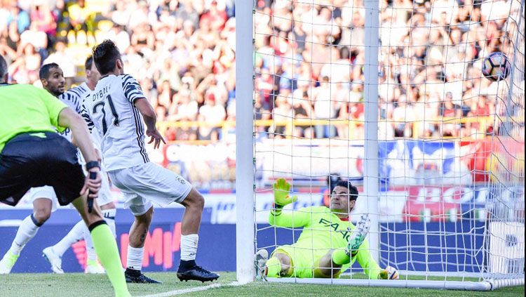Paulo Dybala membuat gol penyama kedudukan saat Juventus menaklukkan Bologna. Copyright: © Juventus.com