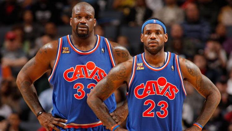 Shaquille O'Neal (kiri) dan LeBron James. Copyright: © Kent Smith/NBAE via Getty Images