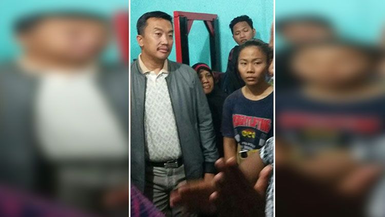 Menpora, Imam Nahrawi, saat mengunjungi kediaman sandra diana sari. Copyright: © Kemenpora