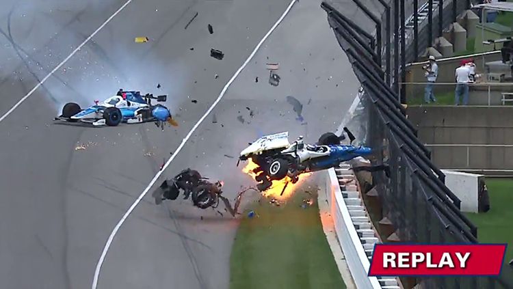 Kecelakaan parah yang terjadi di ajang Indy 500. Copyright: © Motorsport