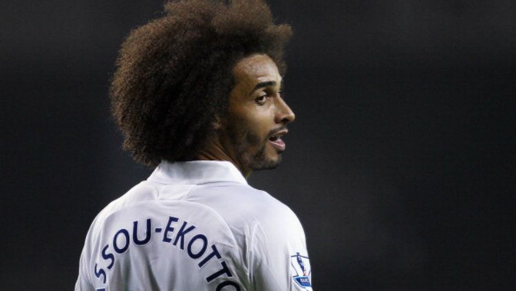 Benoit Assou-Ekotto ketika masih membela Tottenham Hotspur. Copyright: © Scott Heavey/Getty Images