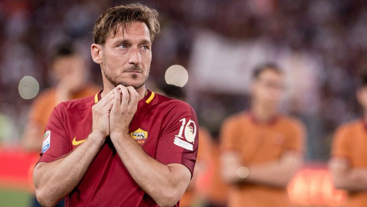 Kapten AS Roma, Francesco Totti memainkan laga terakhirnya bersama Serigala Ibu Kota kontra Genoa. Copyright: © Giuseppe Maffia/NurPhoto via Getty Images