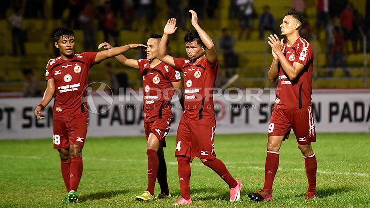 Tambun Dibty Naibaho rayakan golnya ke gawang Persiba Balikpapan. Copyright: © Taufik Hidayat/Indosport