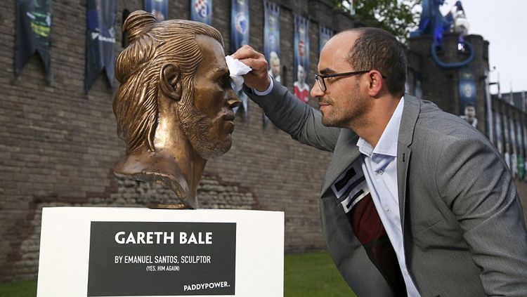 Patung wajah Gareth Bale. Copyright: © dailymail.co.uk