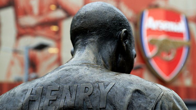 Patung Thierry Henry di depan Emirates Stadium. Copyright: © Adam Davy/PA Images via Getty Images