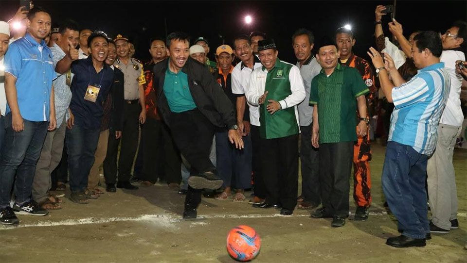 Menpora Imam Nahrawi saat membuka Turnamen Futsal Pesisir Cup Ramadhan 1438 H di lapangan mini Kalibaru, Cilincing, Jakarta Utara, Rabu (31/5) malam. Copyright: © Info Kemenpora