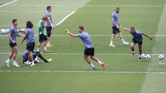 Cristiano Ronaldo (tengah) saat sedang latihan bersama rekan setimnya, Real Madrid. Copyright: © Denis Doyle/GettyImages