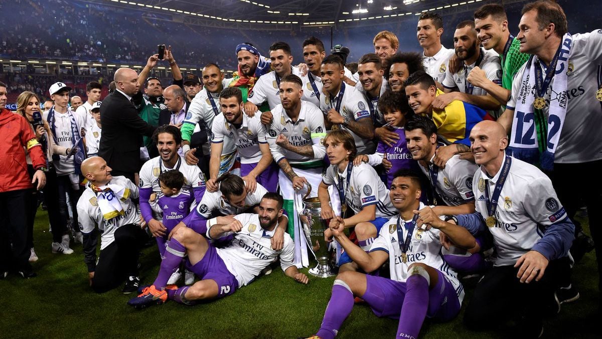 Real Madrid sukses mempertahankan gelar Liga Champions 2016/17. Copyright: © Twitter/@ChampionsLeague
