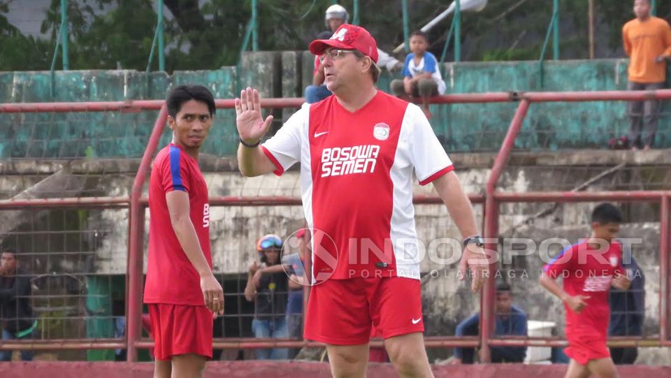 Robert Alberts (pelatih PSM Makassar). Copyright: © Muhammad Nur basri/Indosport