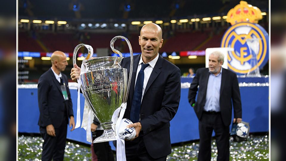 Pelatih Real Madrid, Zinedine Zidane sukses mengantarkan tim besutannya juara Liga Champions 2016/17. Copyright: © getty images