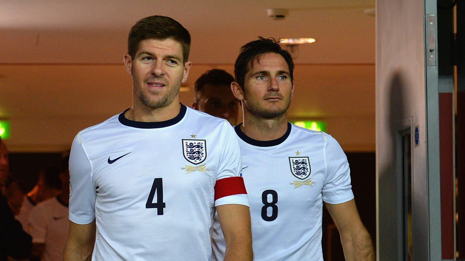 Steven Gerrard dan Frank Lampard ketika masih membela Timnas Inggris. Copyright: © HuffPost UK