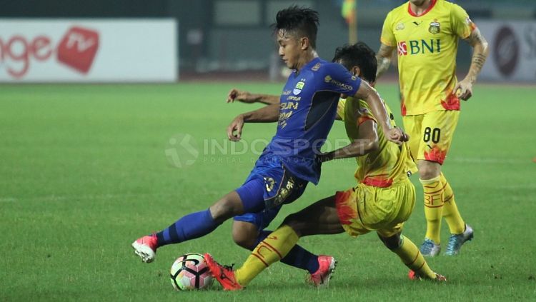 Bhayangkara FC vs Persib Bandung. Copyright: © INDOSPORT/Herry Ibrahim