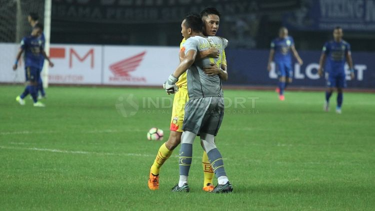 Bhayangkara FC vs Persib Bandung. Copyright: © INDOSPORT/Herry Ibrahim