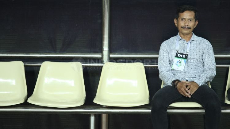 Djajang Nurdjaman, bersikukuh untuk mundur dari posisi pelatih Persib Bandung. Copyright: © INDOSPORT/Herry Ibrahim
