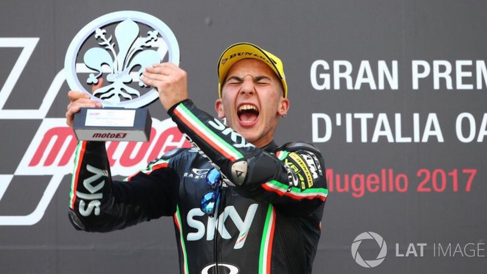 Berikut hasil kualifikasi Moto3 Amerika Serikat 2022 pada hari ini, Minggu (10/04/22) dinihari WIB dimana Andrea Migno Pole Position, Mario Aji Apes. Copyright: © twitter@SkyRacingTeam