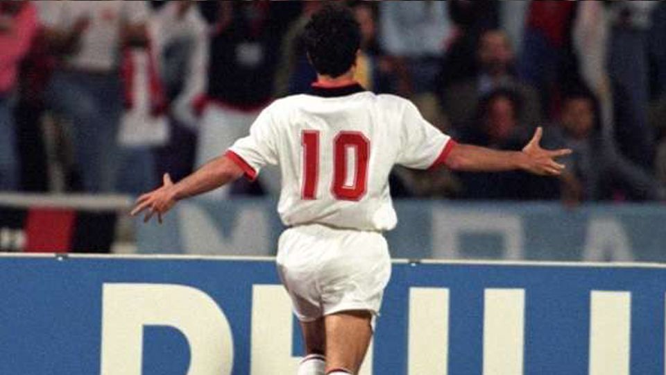 Dejan Savicevic saat mencetak gol di final Liga Champions 1994. Copyright: © Sportskeeda