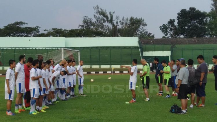 Sebanyak 18 pemain Persib Bandung bersiap untuk menghadapi Mitra Kukar. Copyright: © Muhammad Ginanjar/INDOSPORT