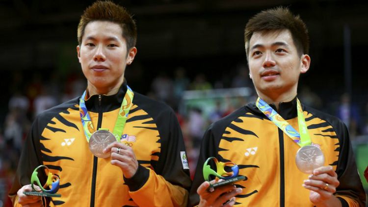 Masih bingung dengan tawaran Malaysia bermain di Piala Thomas 2020, rival Kevin Sanjaya/Marcus Gideon, yakni Goh V Shem jadi sorotan media asing asal China. Copyright: © Reuters